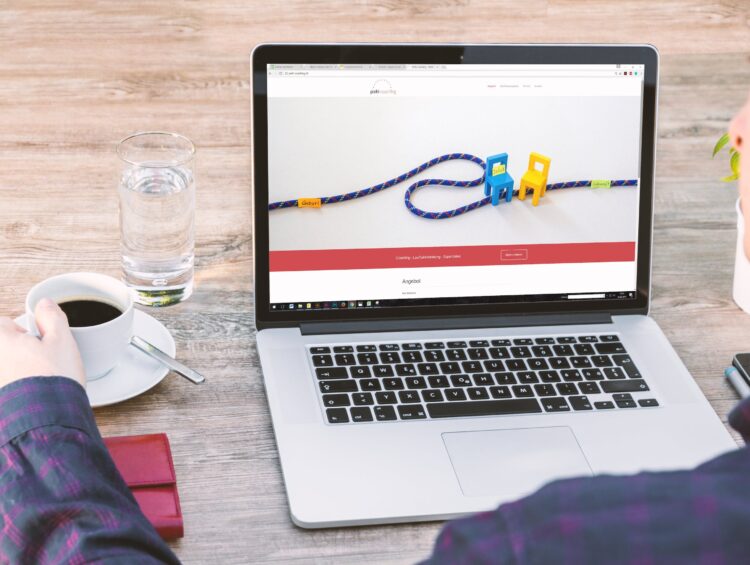 Geolokalizacja i jej rola w pozycjonowaniu. Wyjaśnienie znaczenia geolokalizacji dla optymalizacji stron internetowych.