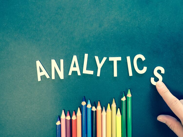 Jak filtrować dane w Google Analytics: Praktyczne wskazówki dotyczące filtrowania danych w narzędziu Google Analytics.