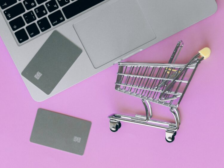 Jak nie odstraszyć klientów wyglądem sklepu: Wskazówki dotyczące poprawy wyglądu sklepu internetowego, aby nie odstraszał klientów.