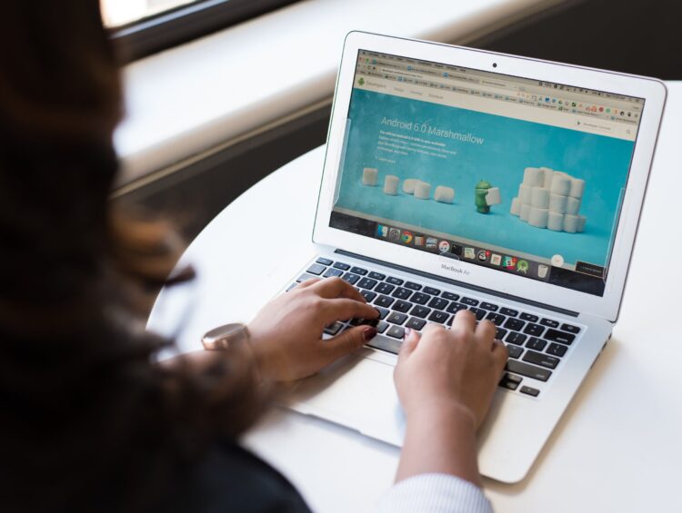 Skuteczne reklamy jako uzupełnienie pozycjonowania – jak wykorzystać reklamy online w celu wzmocnienia pozycjonowania organicznego