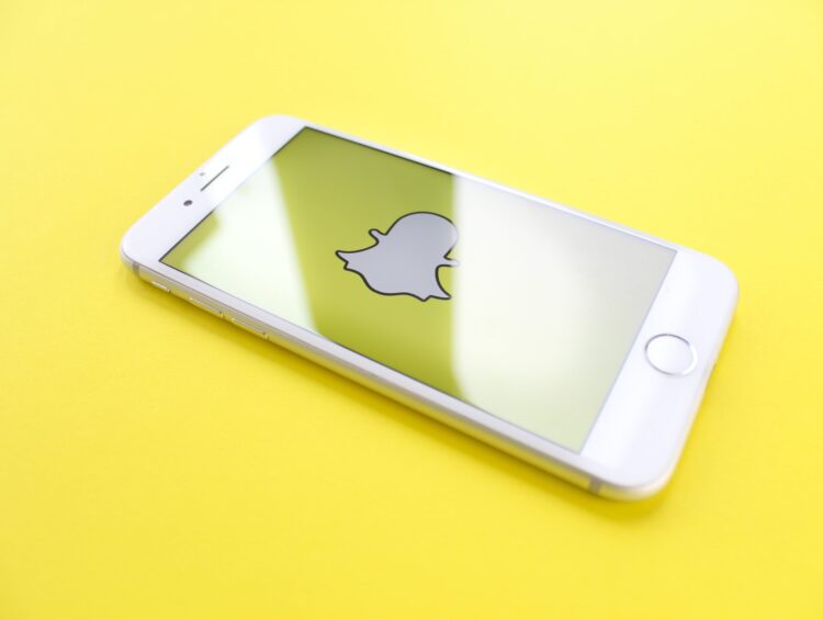 Snapchat – upadła platforma czy powracająca aplikacja: Analiza obecnej sytuacji Snapchata jako platformy społecznościowej.