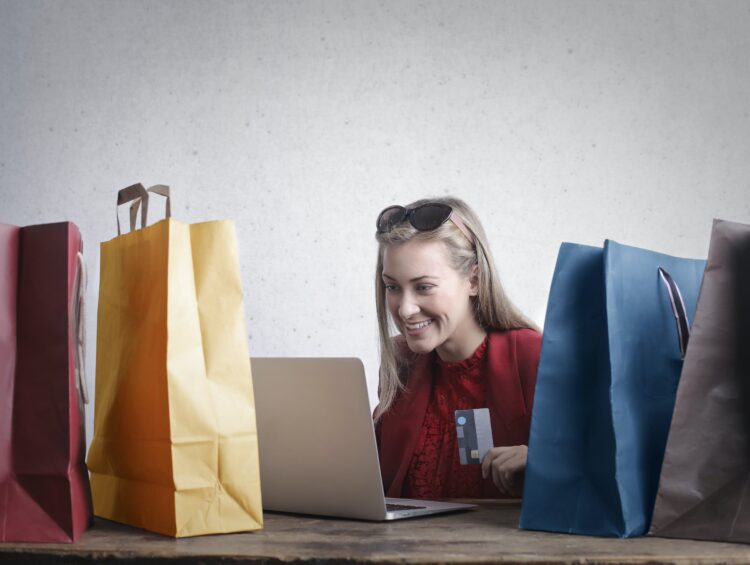 Sprzedaż przez porównywarki cen – strategie i korzyści z wykorzystania porównywarek cenowych w e-commerce