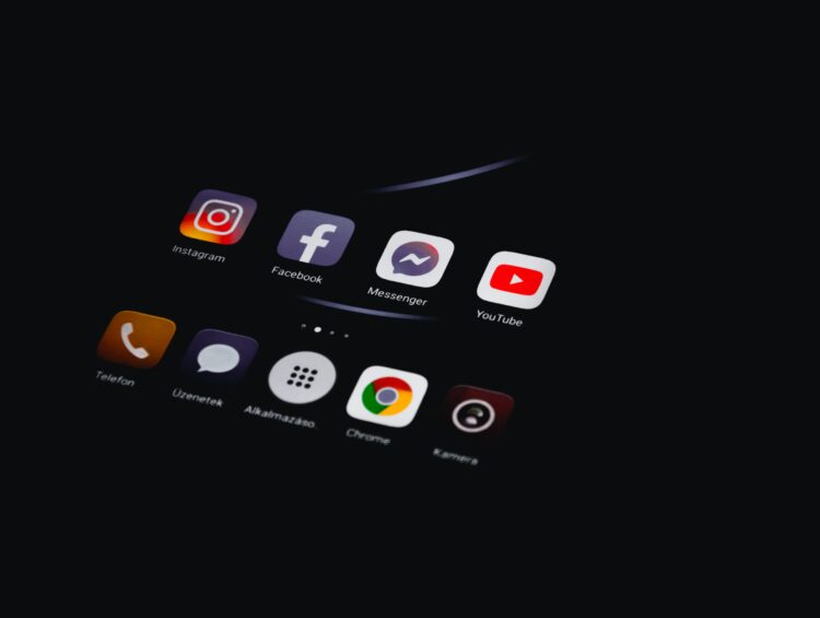 W jakich branżach warto działać w social media: Przegląd branż, w których obecność w mediach społecznościowych ma duże znaczenie.