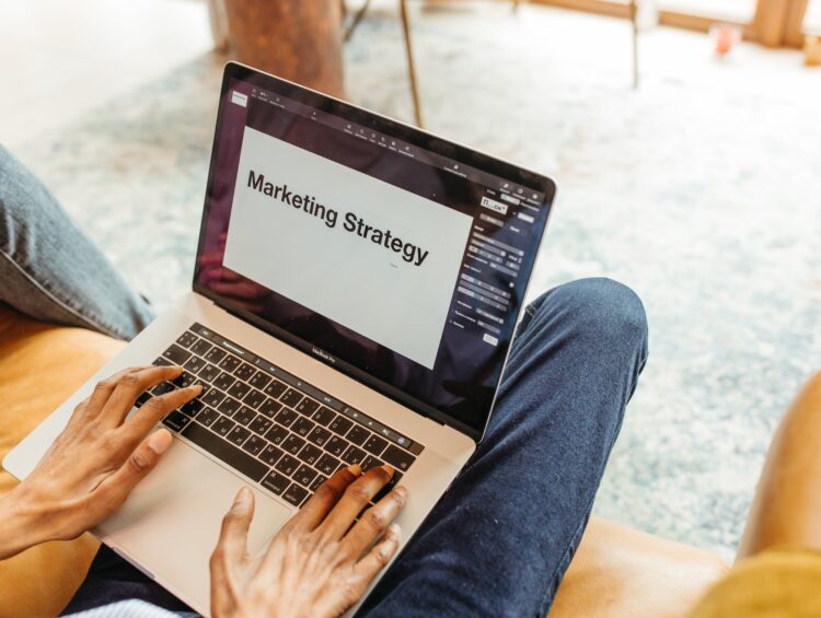 Zestawienie książek o marketingu internetowym, które pomogą Ci rozwijać się w tej dziedzinie.