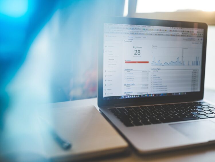 Rozumienie efektu ROPO: Jak połączyć online i offline w Twojej strategii marketingowej